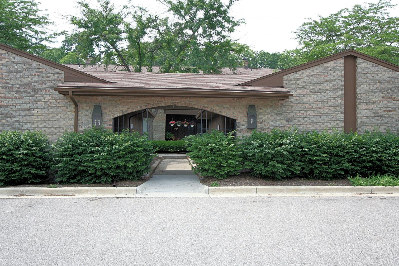 Earhart Village Condos, Ann Arbor MI 48105 - Condo Hotline ...