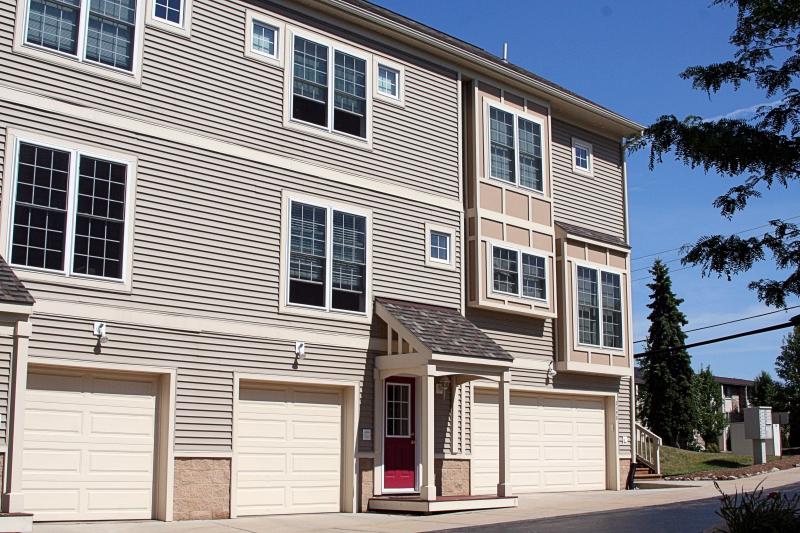 Eagle Ridge Condos, Ann Arbor MI 48103 Condo Hotline Condo Hotline