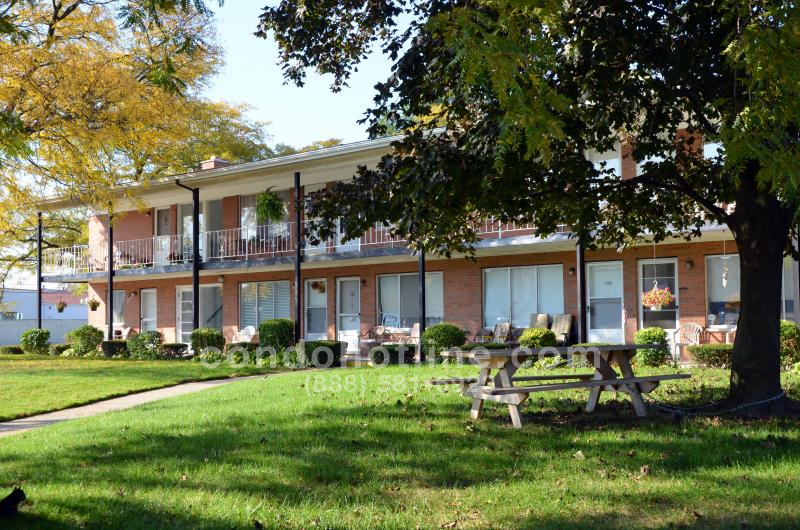 Clawson Ave Condo - Royal Oak
